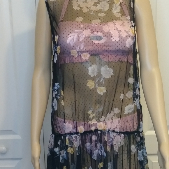 Young contemporary bathing suit cover - Picture 2 of 7